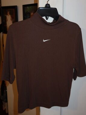 Nike Brown Short-Sleeve Mock Neck Tee